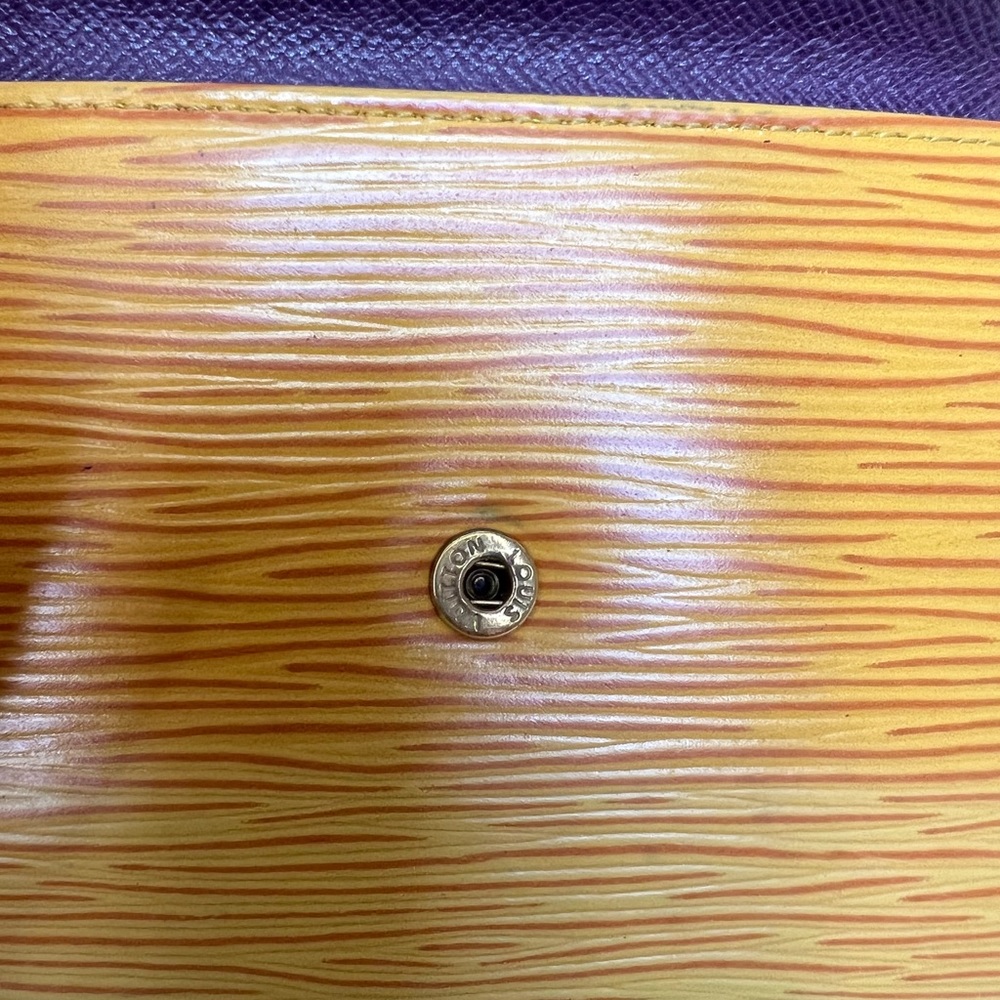 Louis Vuitton Yellow Wallet - Picture 4 of 16